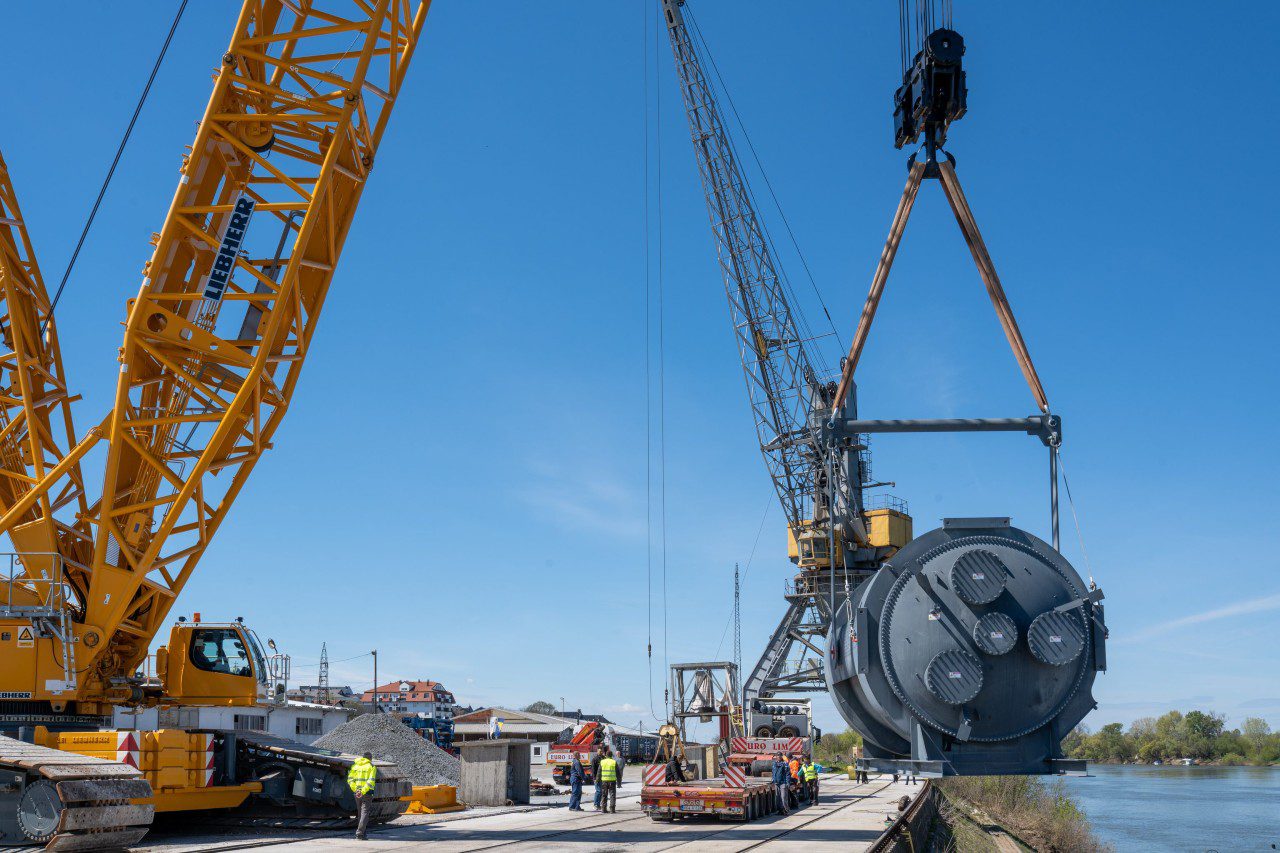 PHOTO/VIDEO The biggest post-war investment: A new reactor has arrived at GIKIL
